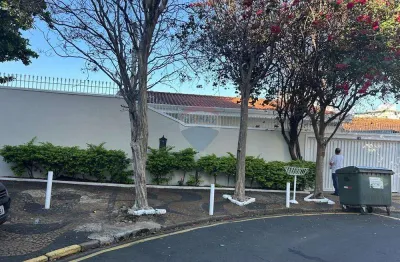 Casa à Venda em Vila Nova próximo à Lagoa do Taquaral com 3 quartos, Campinas/SP