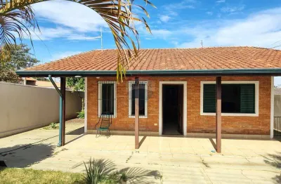 Casa com 2 quartos para alugar na Rua Tiradentes, 352, Jardim de Faveri, Cosmópolis