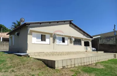 Casa a venda na cidade de Cosmópolis, com 1 quarto, 1 suíte e amplo jardim