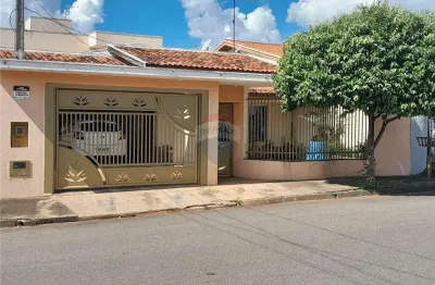 Casa com 3 quartos à venda no Jardim Europa em Artur Nogueira/SP.