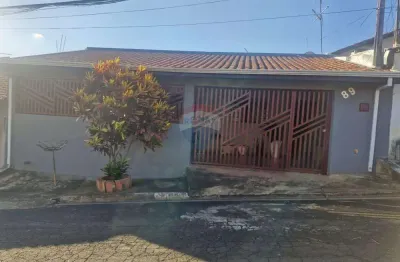 Casa Ampla com Preço Reduzido no Bairro Saltinho em Paulínia – 3 Quartos, Espaço Gourmet e Excelente Localização.