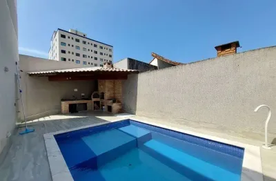 Casa sobreposta em condomínio para locação r$ 2.550,00 p/mês na ocian praia grande-sp