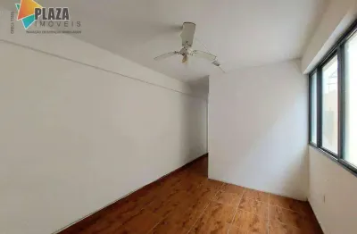 Apartamento de 02 quartos no térreo, canto do forte para locação r$ 2.100,00 p/mês