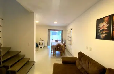 Sobrado novo com 145,41m2 com 01 suíte e 02 dormitórios no centro de piçarras.