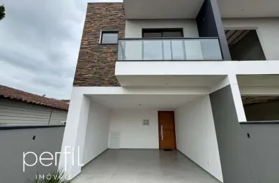 Sobrado a venda com três quartos sendo uma suíte no bairro saguaçu - joinville/ sc