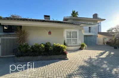 Casa com 3 dormitorios sendo 1 suite e 5 salas comerciais na frente no bairro anita garibaldi - joinville, sc
