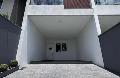 Sobrado à venda em joinville-sc, costa e silva: 3 suítes, 2 salas, 3 banheiros, lavabo, 02 vagas, 137,97 m². venha conferir!