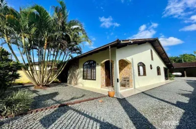 Casa com 3 dormitórios sendo uma suíte à venda, 243 m² por r$ 895.000 - bom retiro - joinville/sc
