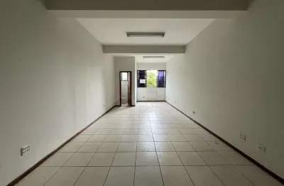 Locação | Sala Ed. Benedito Correa de Oliveira com 33,56 m², 1 vaga(s). Zona 01, Maringá/PR