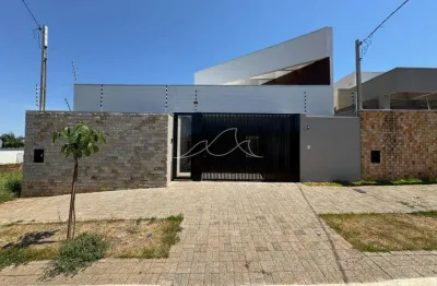 Casa à venda no Jd. Munique em Maringá/PR com 143,78 m² de construção, 3 suítes e piscina