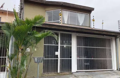 Sobrado com 4 dormitórios à venda, 231 m² por r$ 800.000,00 - villa branca - jacareí/sp