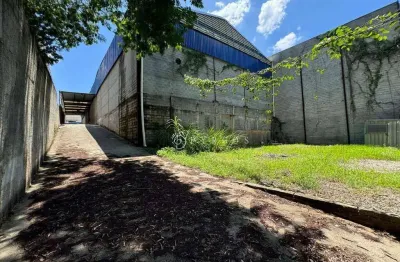 Aluga se galpão com 2500m² de terreno sendo 1600 m² de area construida no chacaras reunidas em são josé dos campos