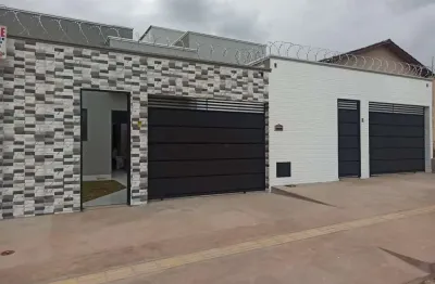 Casa 3 quartos com 1 suíte, porcelanato, blindex,  quintal na frente, área de serviço escondida e á