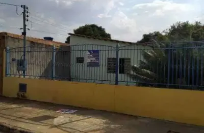 Casa à venda 2 quartos, 2 vagas, no setor amin camargo  (r)