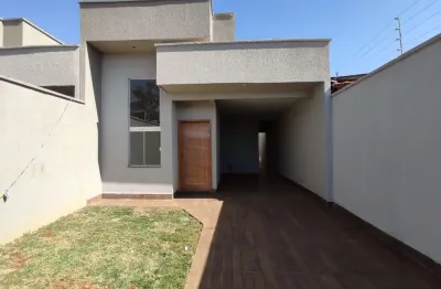 Casa 3 quartos com 1 suíte, blindex, porcelanato, quintal e área gourmet   bairro indenpendencia -