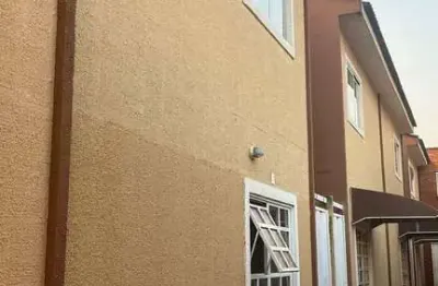 Vendo sobrado com 2 quartos, sala, cozinha americana, área de serviço, garagem para 1 carro, condom