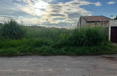 Vende-se lote com otima localização no residencial vilage garavelo,proximo ao banco do brazil proxi