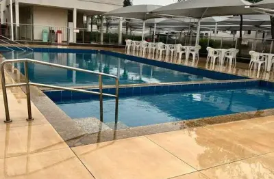 Vende-se apartamento com 2 quartos, com 1 banheiro social, sala, cozinha americana, com porcelanato