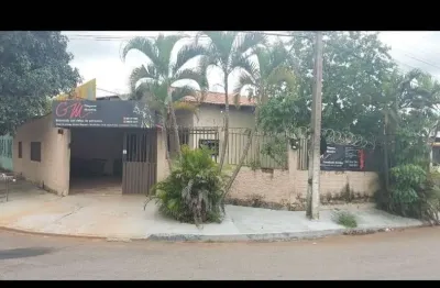Casa a venda com galpão nos fundos, casa de esquina, òtima localização para investimento, setor ara