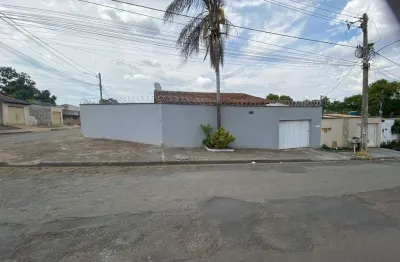 Vende-se casa, de esquina, próx. av. rio verde,  03 quartos(sendo 01 suíte) vila mariana, aparecida