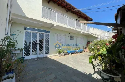 Casa espaçosa de 3 dormitórios com edícula e área gourmet à venda no jardim alvinópolis, atibaia/sp