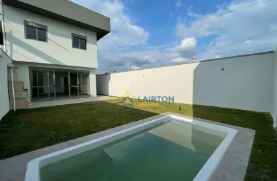 Espaçosa casa de 3 quartos à venda por r$ 690.000 com piscina e varanda gourmet - jardim das cerejeiras, atibaia/sp