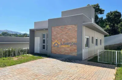 Casa térrea em condomínio fechado – não geminada, terreno amplo!