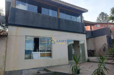 Sobrado com 3 dormitórios, varanda gourmet e sala externa com fogo de chão à venda em atibaia