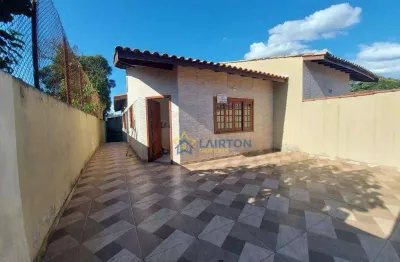 Casa térrea com quintal amplo e suíte à venda em atibaia