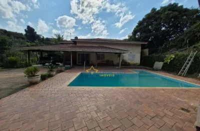 Sítio com 3 suítes, ampla área de lazer e natureza em piracaia