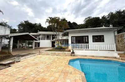 Casa com piscina e lareira em condomínio portal das hortências em atibaia