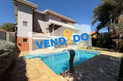 Casa Estilo Chácara em Condomínio Fechado à Venda em Atibaia