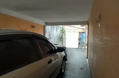 Terreno com duas casas e área gourmet: ideal para investimento