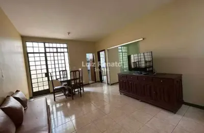 Casa com 5 quartos para alugar na Rua Itapagipe, Concórdia, Belo Horizonte