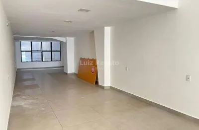 Ampla loja para locação próxima à praça da assembleia