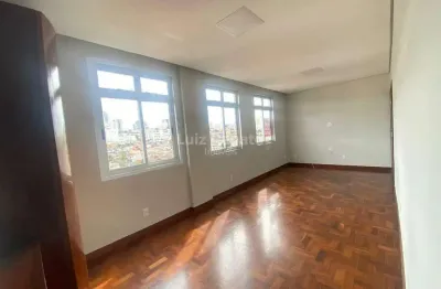 Apartamento com 2 quartos para alugar na Rua Alegrete, Sagrada Família, Belo Horizonte