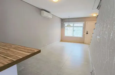 Casa geminada à venda, totalmente reformada e modernizada com 2 dormitórios 1 suíte 1 vaga, brookli