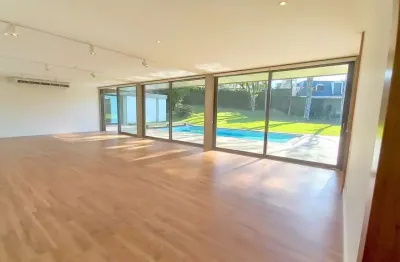 Casa alto padrão para locação com 5 suítes 6 vagas no jardim everest / cidade jardim  próximo ao jo