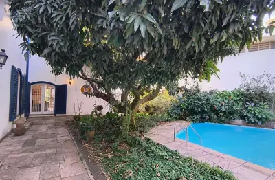 Casa à venda,com 368m² 3 dormitórios 1 suíte 3 vagas próximo à praça do por do sol no alto de pinhe