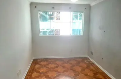 Apartamento à  venda de 95 m² com 3 dormitórios, banheiro de serviço e uma vaga demarcada coberta