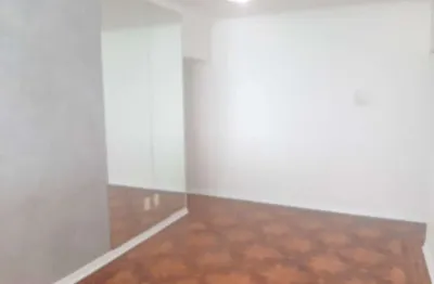 Apartamento à  venda de 95 m² com 3 dormitórios, banheiro de serviço e uma vaga demarcada coberta