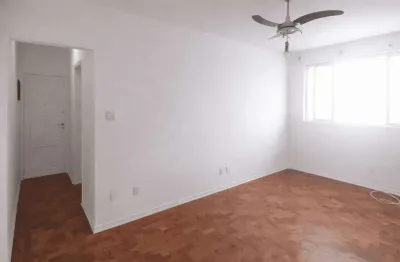 Apartamento à  venda de 95 m² com 3 dormitórios, banheiro de serviço e uma vaga demarcada coberta