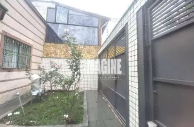 Casa térrea no tatuapé com 3 dorms sendo 1 suíte, 5 vagas, 240m²