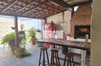 Casa térrea na mooca com 3 dorms sendo 1 suíte, 2 vagas, 232m²