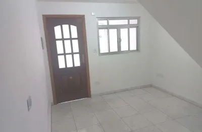 Sobrado no carrão com 2 dormitórios sendo 1 suíte, 1 vaga, 80m²