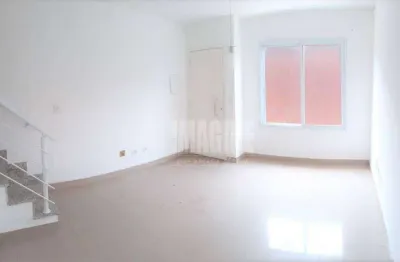 Sobrado em condomínio na água rasa com 3 dorms sendo 1 suíte, 2 vagas, 127m²