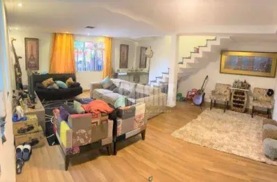 Sobrado na cidade líder com 3 dorms sendo 2 suítes, 2 vagas, 165m²