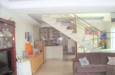Sobrado na penha com 3 dorms sendo 1 suíte, 4 vagas, 230m²