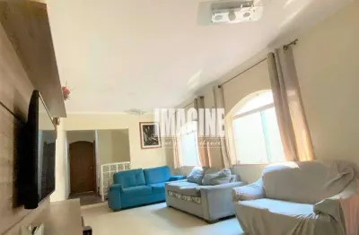 Sobrado no tatuapé com 5 dorms sendo 3 suítes, 2 vagas, 182m²