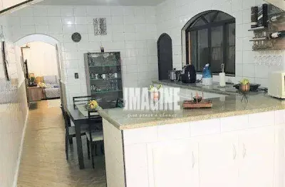 Sobrado em itaquera com 3 dorms sendo 1 suíte, 2 vagas, 220m²